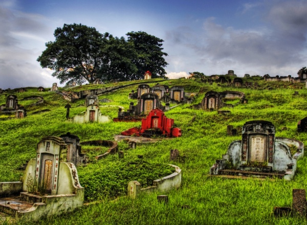 Obrázkoviny – HDR cintoríny:každý z nás je z dlhodobého hľadiska mŕtvy