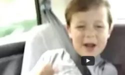 Ako zobudiť dieťa v aute?